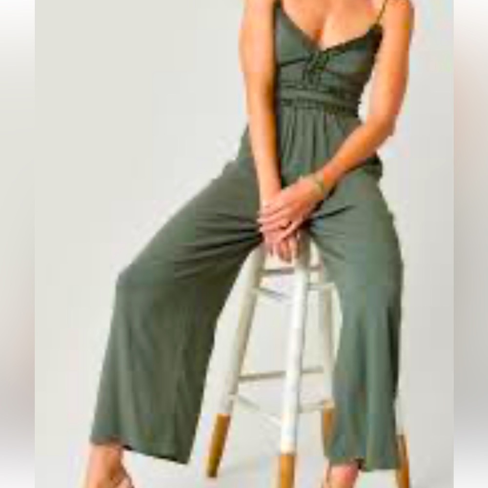 EUC Women’s Francesca’s Green Jumpsuit Size Small